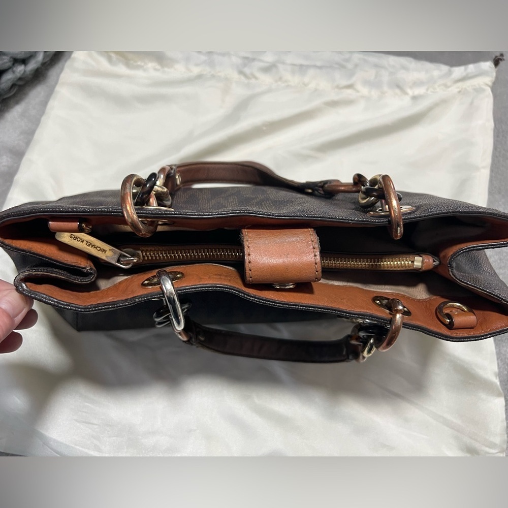 Micheal Kors Signature Tote - Picture 6 of 14